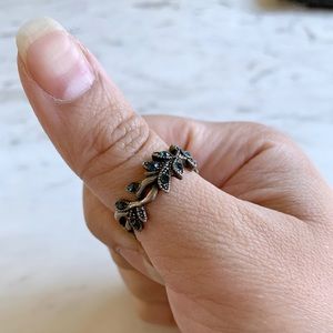 Vintage 00s thumb ring